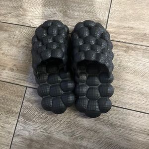I have black bubble slides. They are a popular summer look